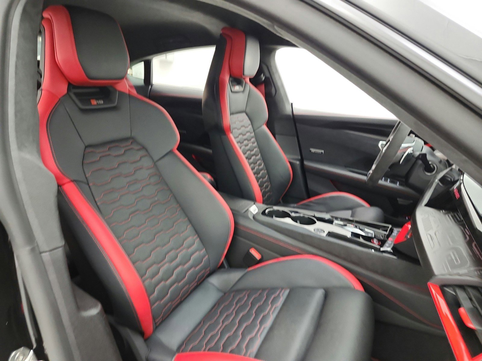 Used 2023 Audi RS e-tron GT image 24