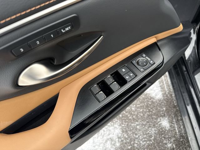 Used 2024 Lexus ES 300h w/ Premium Package image 17