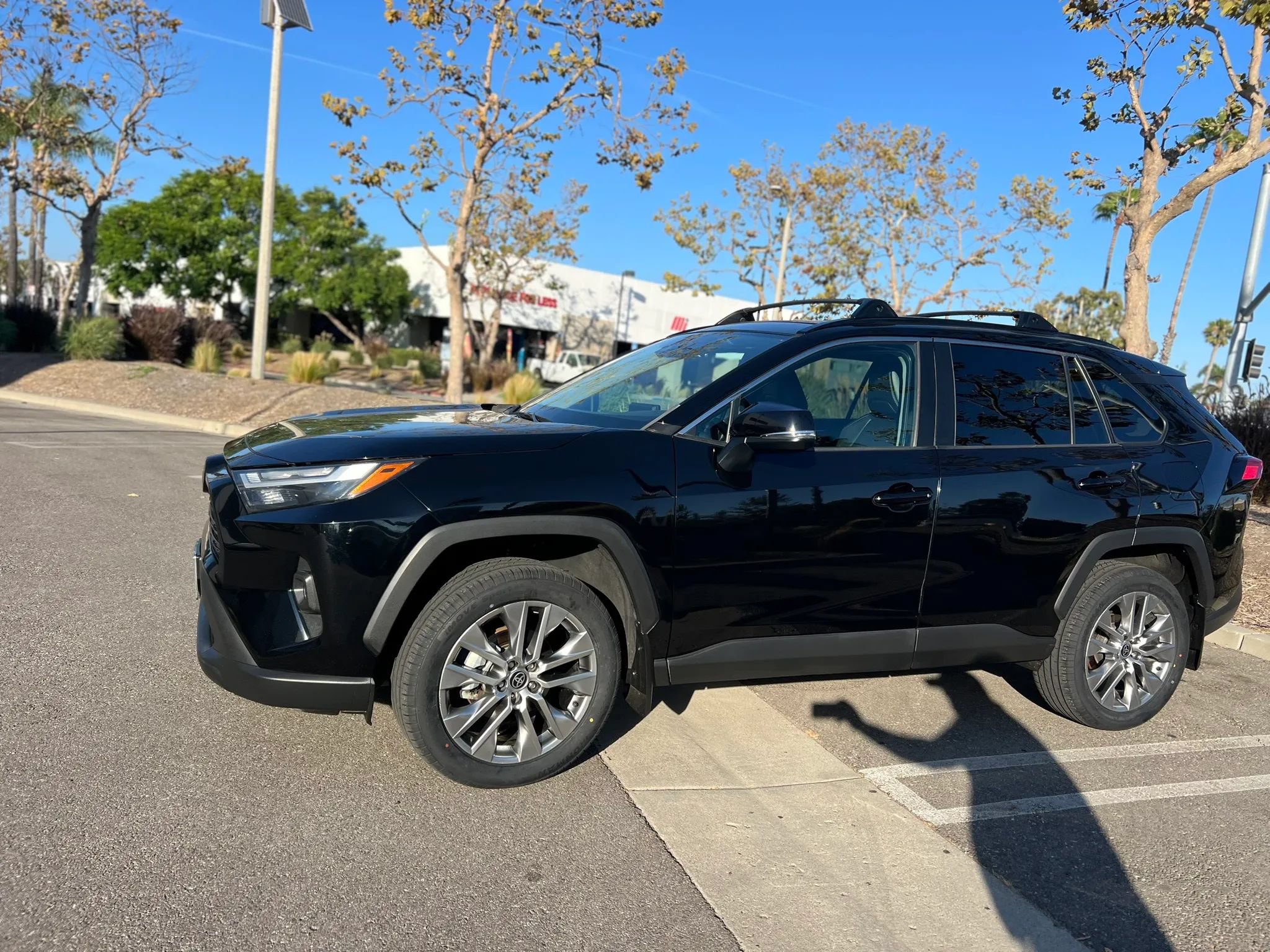 Used 2022 Toyota RAV4 XLE Premium FWD image 7