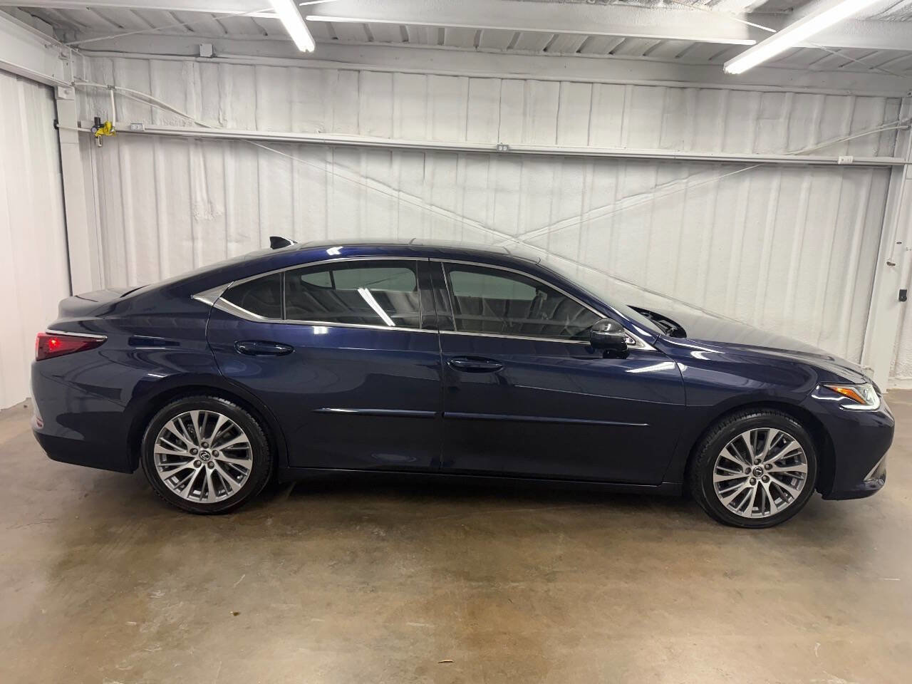 Used 2019 Lexus ES 350 image 4