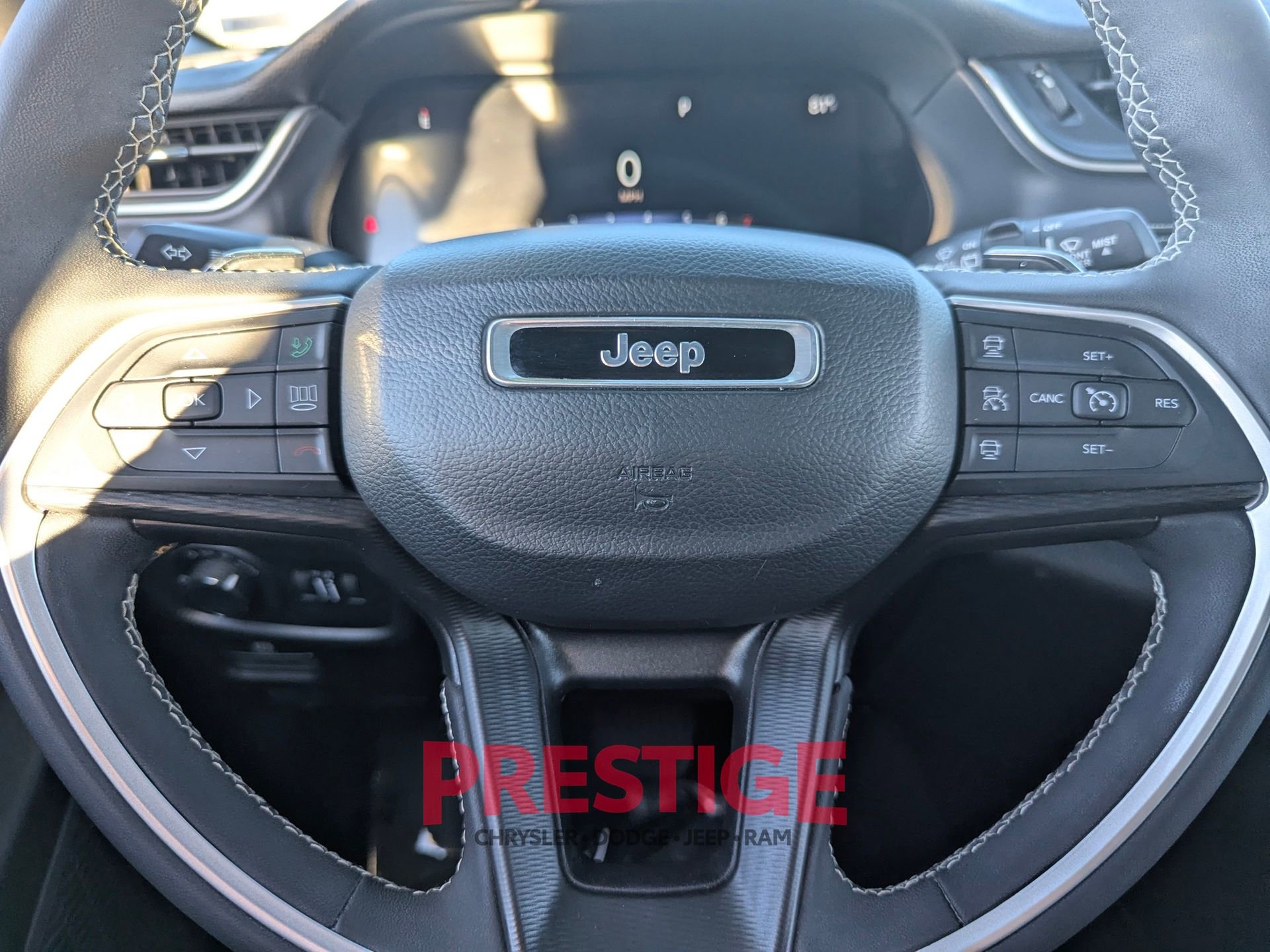 Used 2023 Jeep Grand Cherokee L Laredo image 19