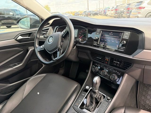 Used 2019 Volkswagen Jetta SE w/ Cold Weather Package FWD image 17