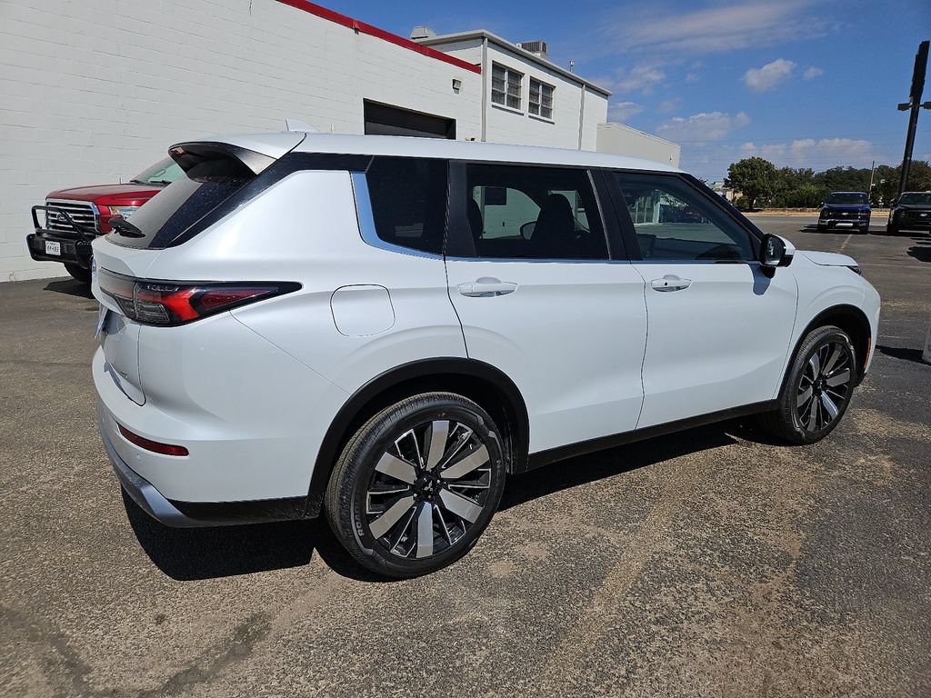 New 2026 Mitsubishi Outlander SE FWD image 13