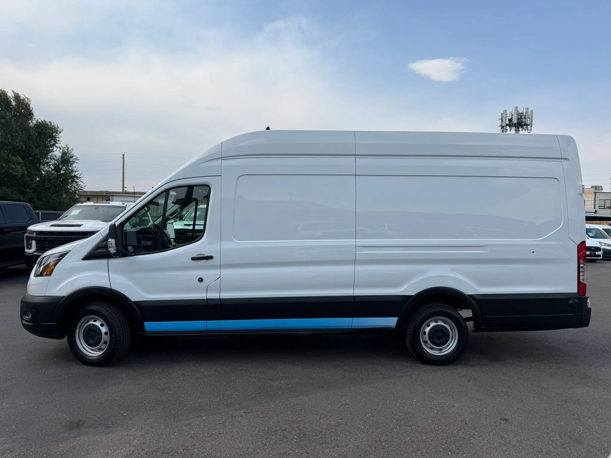 Used 2020 Ford Transit 350 148 High Roof Extended RWD image 3