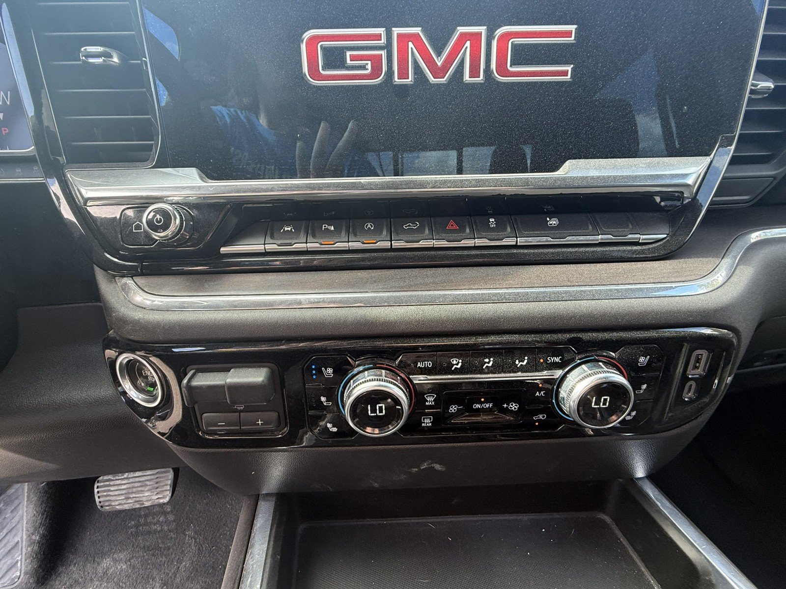Used 2024 GMC Sierra 1500 SLT w/ SLT Premium Plus Package AWD/4WD image 13