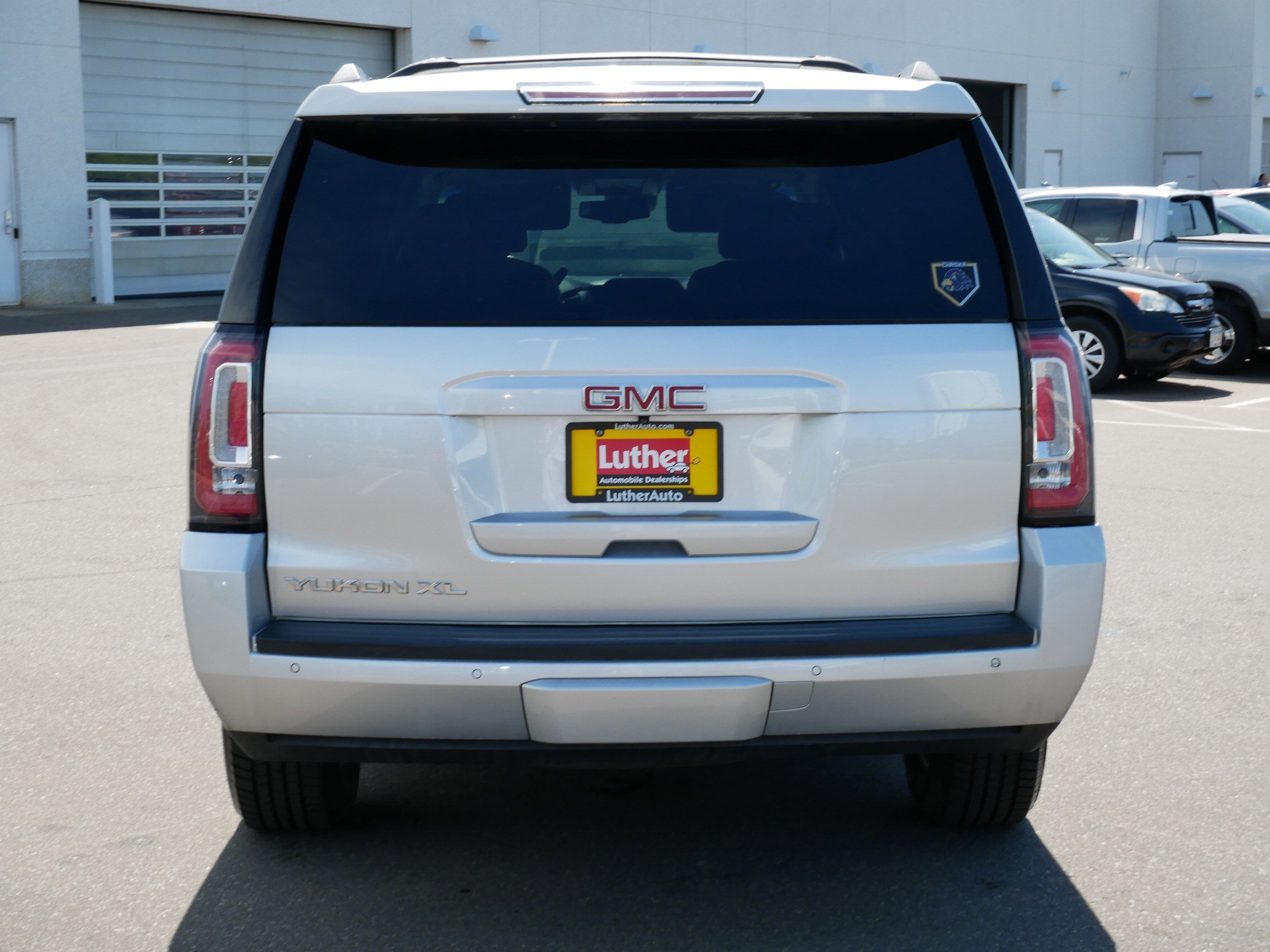 Used 2018 GMC Yukon XL SLT w/ Open Road Package AWD/4WD image 6