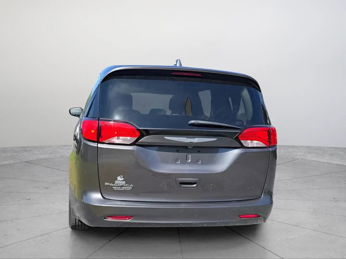 Used 2017 Chrysler Pacifica Touring image 9