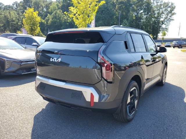 New 2027 Kia EV3 Wind FWD image 4