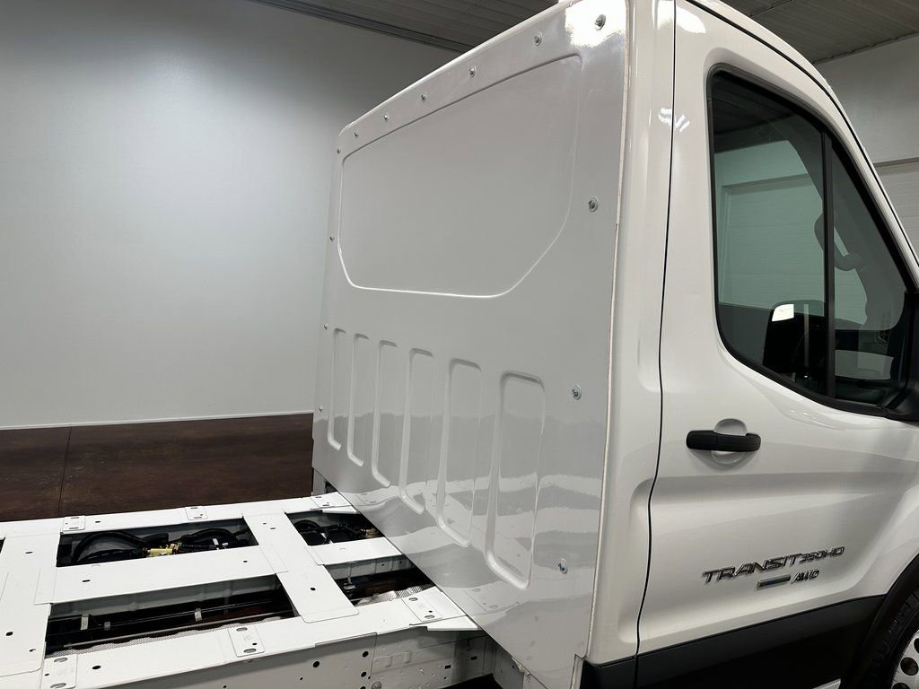 Used 2023 Ford Transit 350 DRW AWD image 40