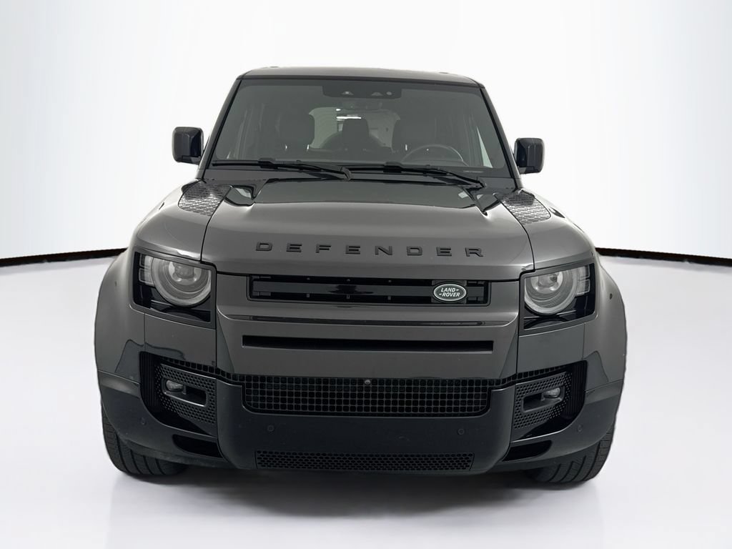 Used 2025 Land Rover Defender 130 X-Dynamic SE AWD/4WD image 2