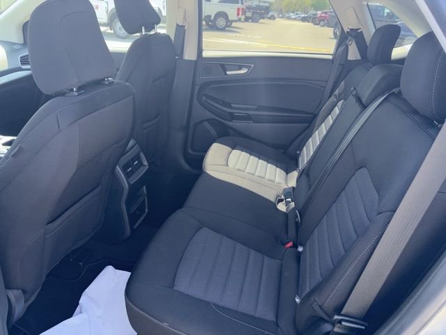 Used 2024 Ford Edge SE w/ Black Appearance Package image 10