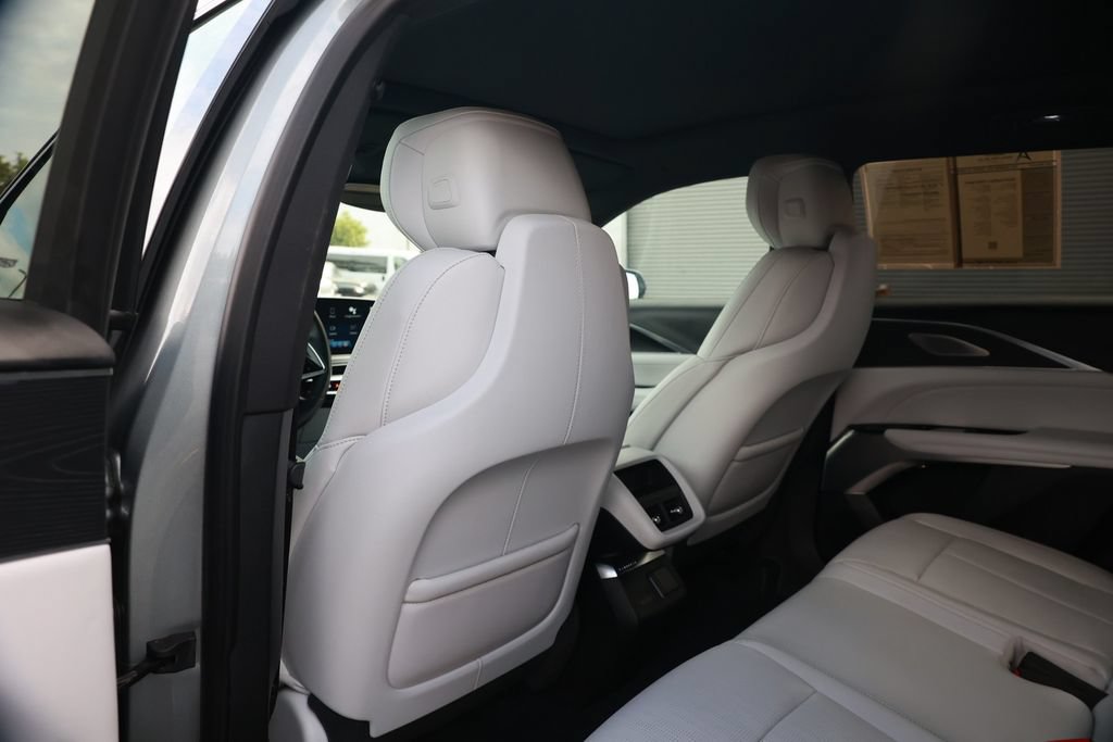 Used 2024 Cadillac Lyriq Sport AWD/4WD image 40