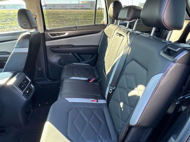 Used 2024 Volkswagen Atlas Peak Edition SE image 10