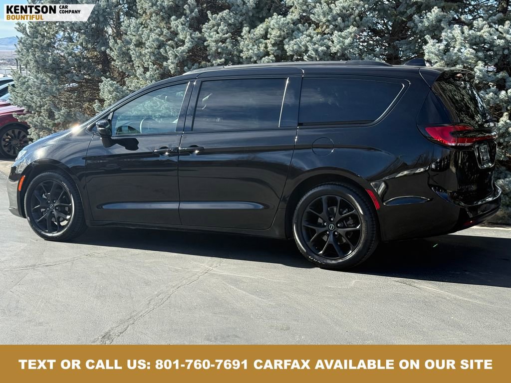 Used 2025 Chrysler Pacifica Limited image 5