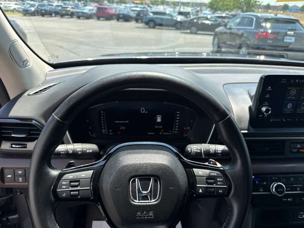 Used 2025 Honda Pilot Elite image 13