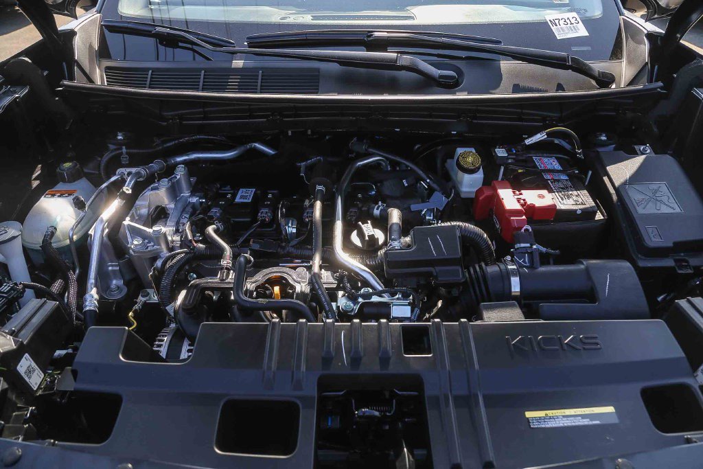 New 2026 Nissan Kicks SR FWD image 11