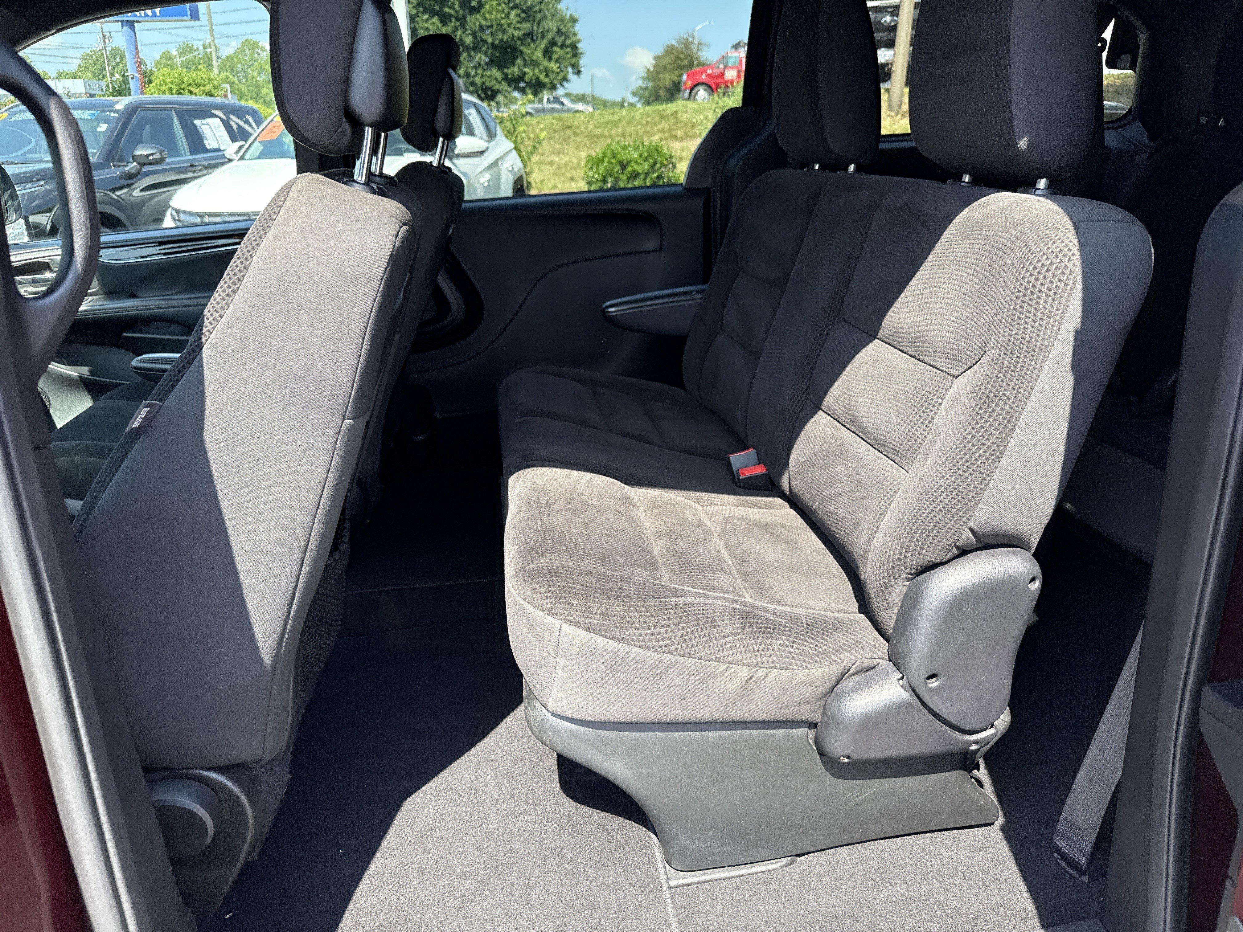 Used 2019 Dodge Grand Caravan SE FWD image 30