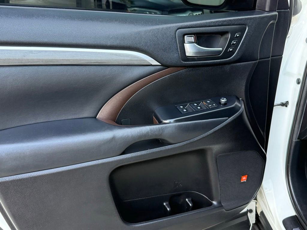 Used 2019 Toyota Highlander Limited AWD/4WD image 19