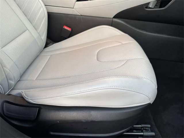 Used 2025 Hyundai Elantra Limited image 11