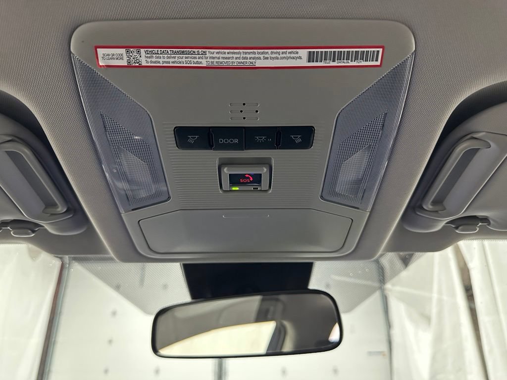 Used 2025 Toyota RAV4 XLE AWD/4WD image 40