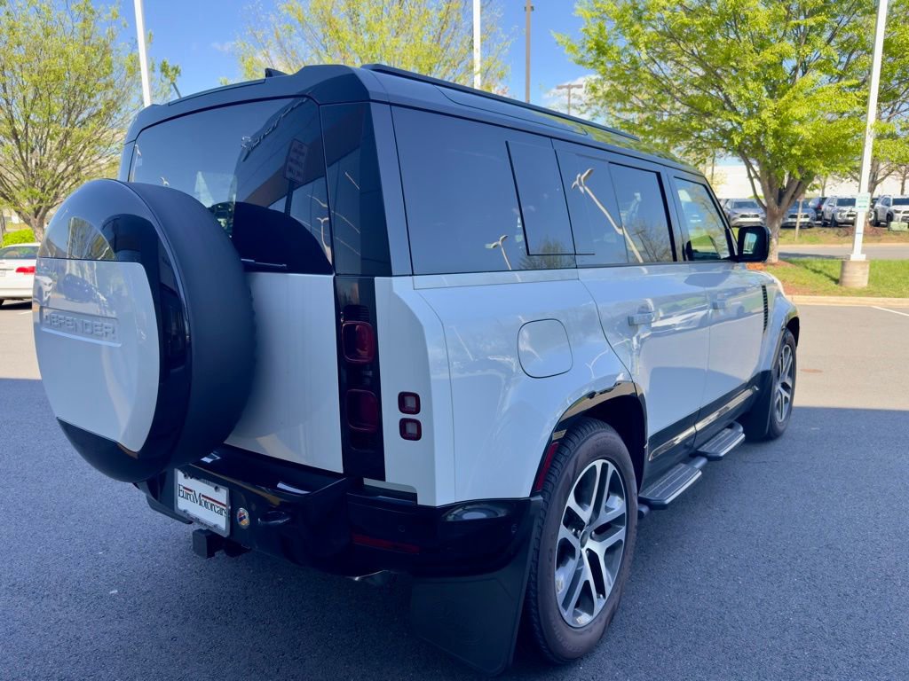Used 2025 Land Rover Defender 110 X-Dynamic SE image 5