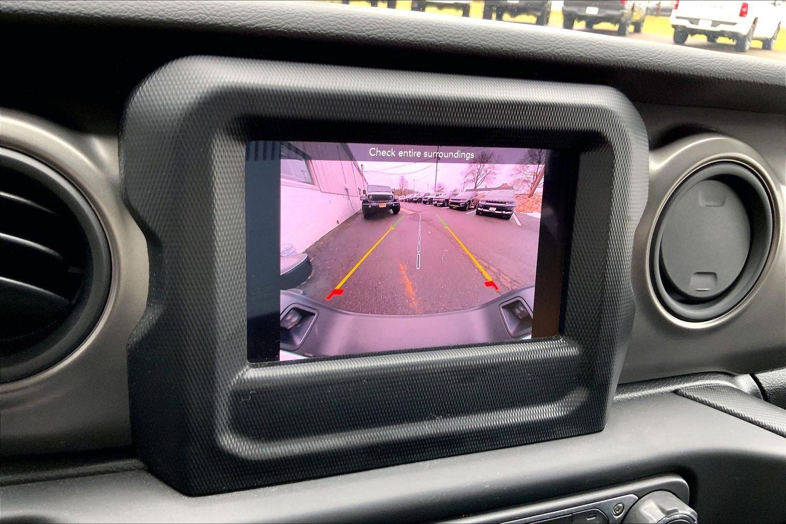 Certified 2023 Jeep Gladiator Willys image 24