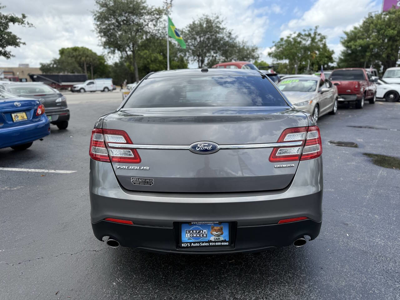Used 2013 Ford Taurus SE image 7