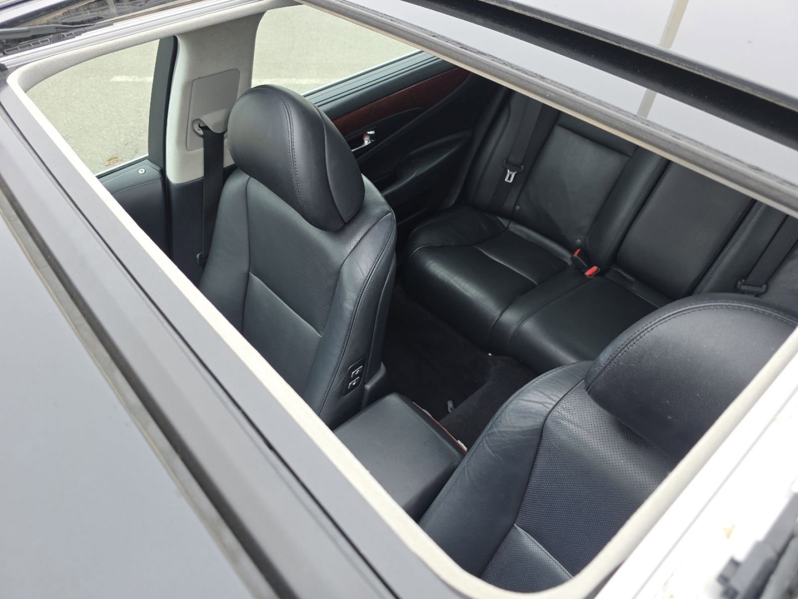 Used 2011 Lexus LS 460 L w/ Luxury Pkg image 3