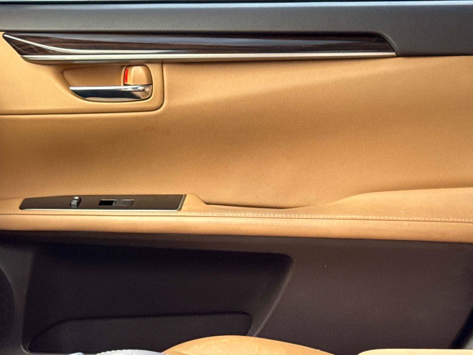 Used 2016 Lexus ES 350 w/ Luxury Package w/Wood Trim FWD image 21