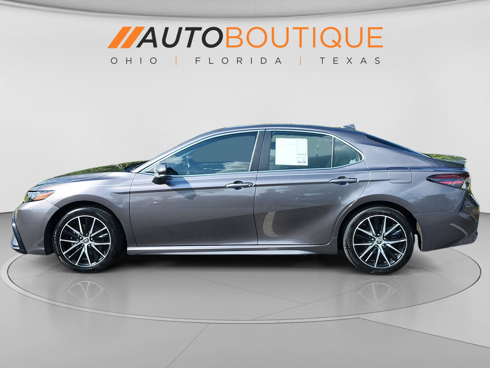 Used 2023 Toyota Camry SE FWD image 2