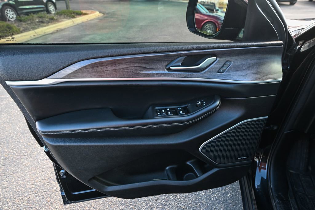 Used 2022 Jeep Grand Cherokee L Limited w/ Luxury Tech Group II image 20