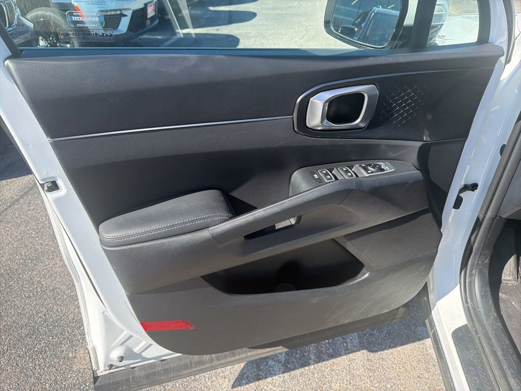 Used 2023 Kia Sorento EX image 16