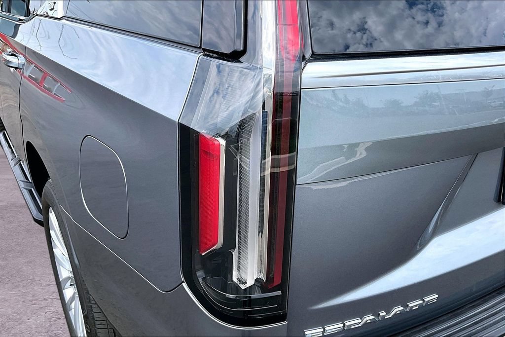 Used 2022 Cadillac Escalade Luxury AWD/4WD image 28