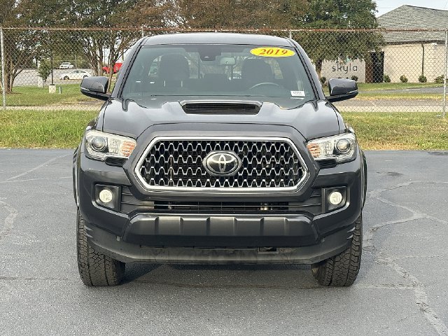 Used 2019 Toyota Tacoma TRD Sport RWD image 2
