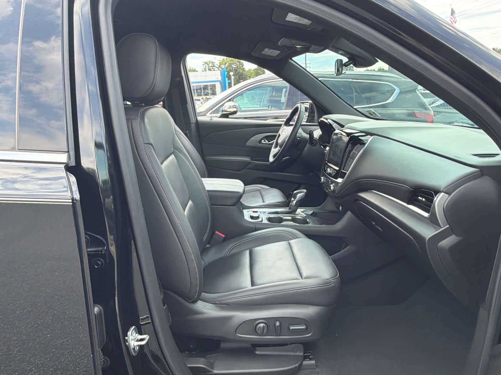 Certified 2024 Chevrolet Traverse LT w/ LPO, Floor Liner Package AWD/4WD image 21