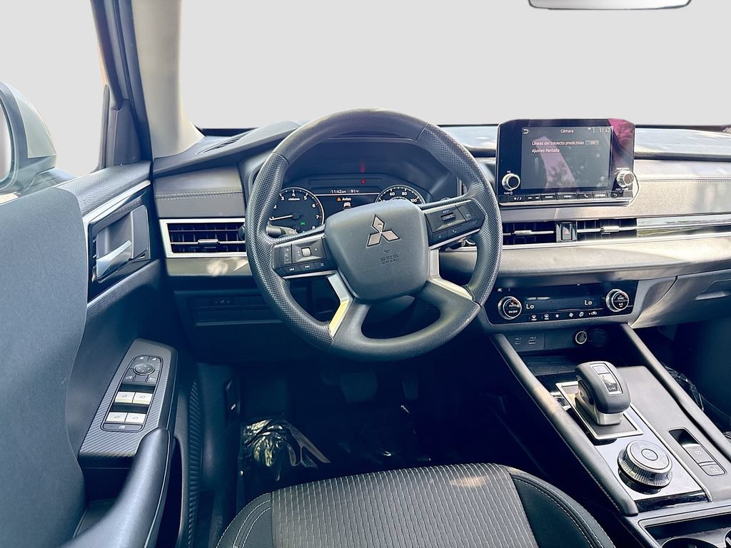 Used 2024 Mitsubishi Outlander ES FWD image 21