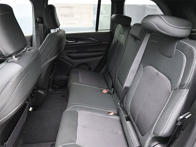 New 2025 Jeep Grand Cherokee Laredo image 17
