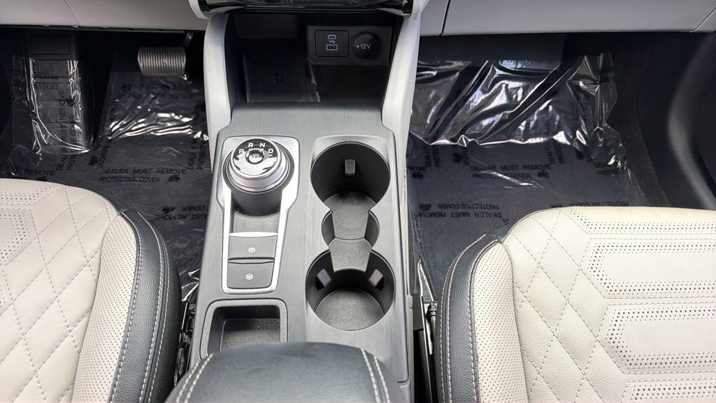 Used 2023 Ford Escape Platinum w/ Premium Technology Package AWD/4WD image 22
