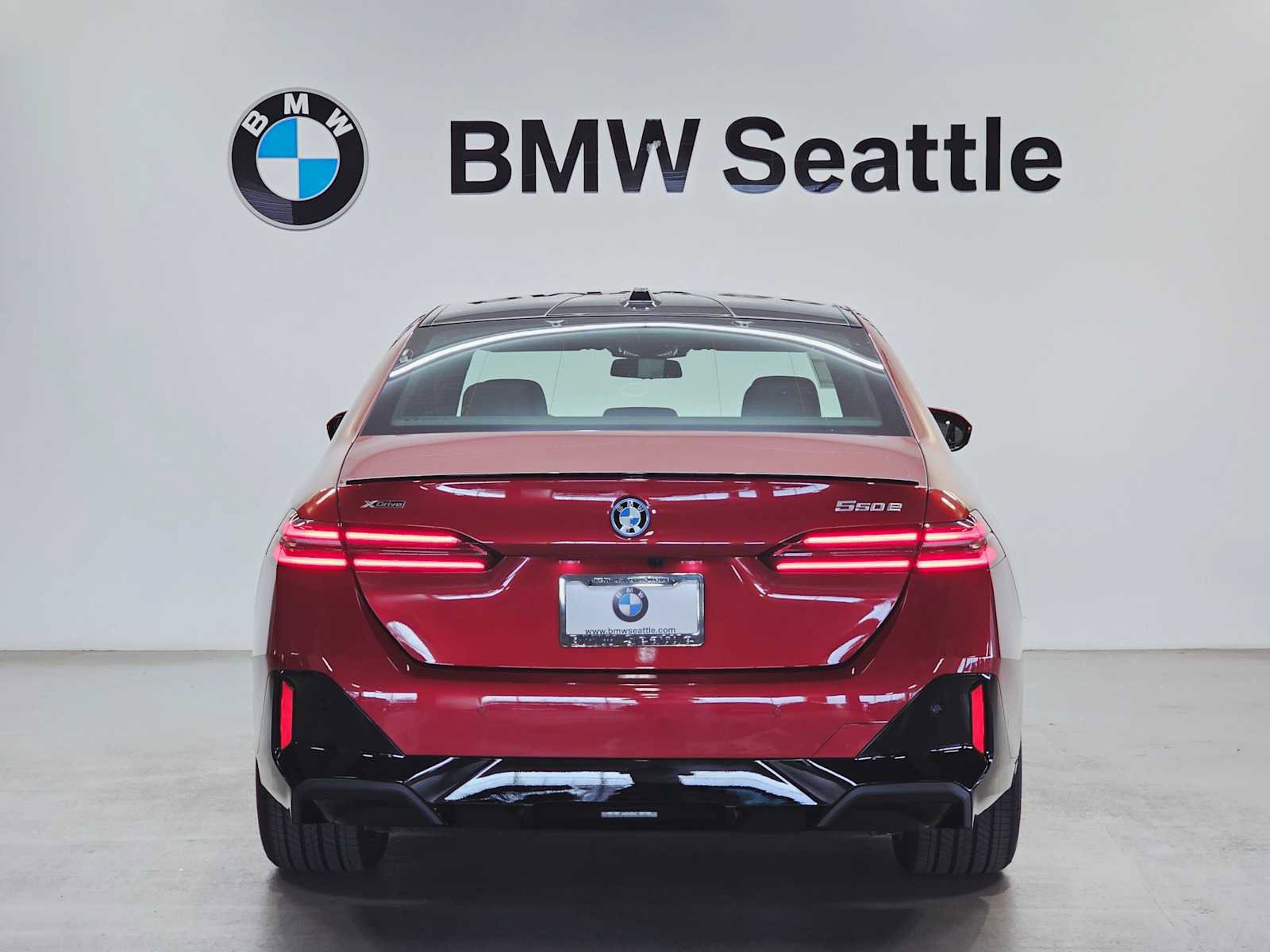 New 2026 BMW 550e xDrive w/ Premium Package image 5