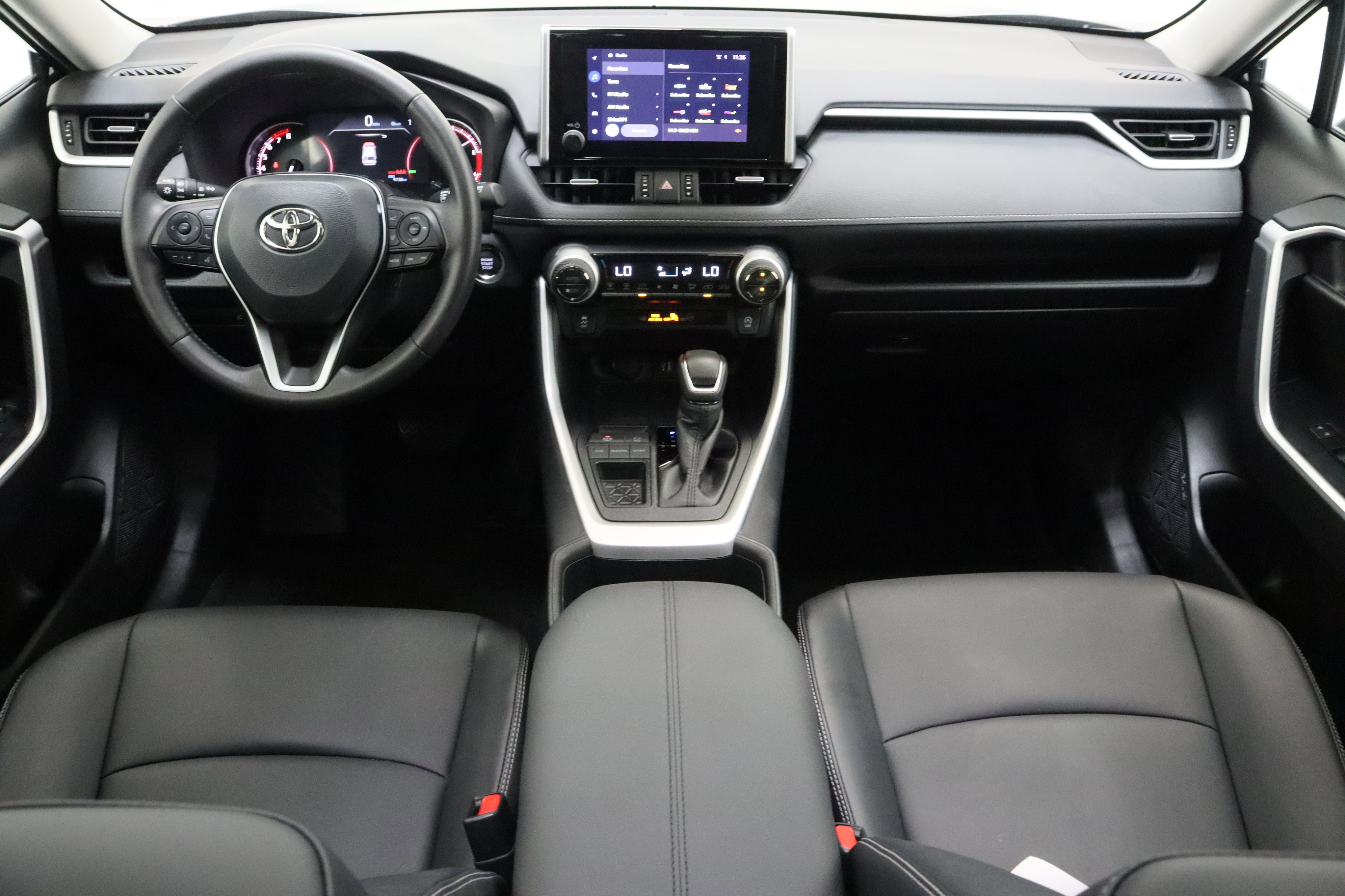 Used 2025 Toyota RAV4 XLE Premium FWD image 30
