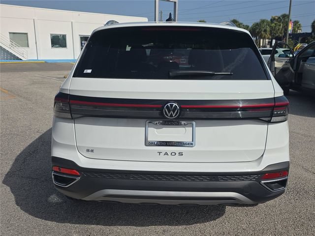 Used 2026 Volkswagen Taos SE FWD image 3