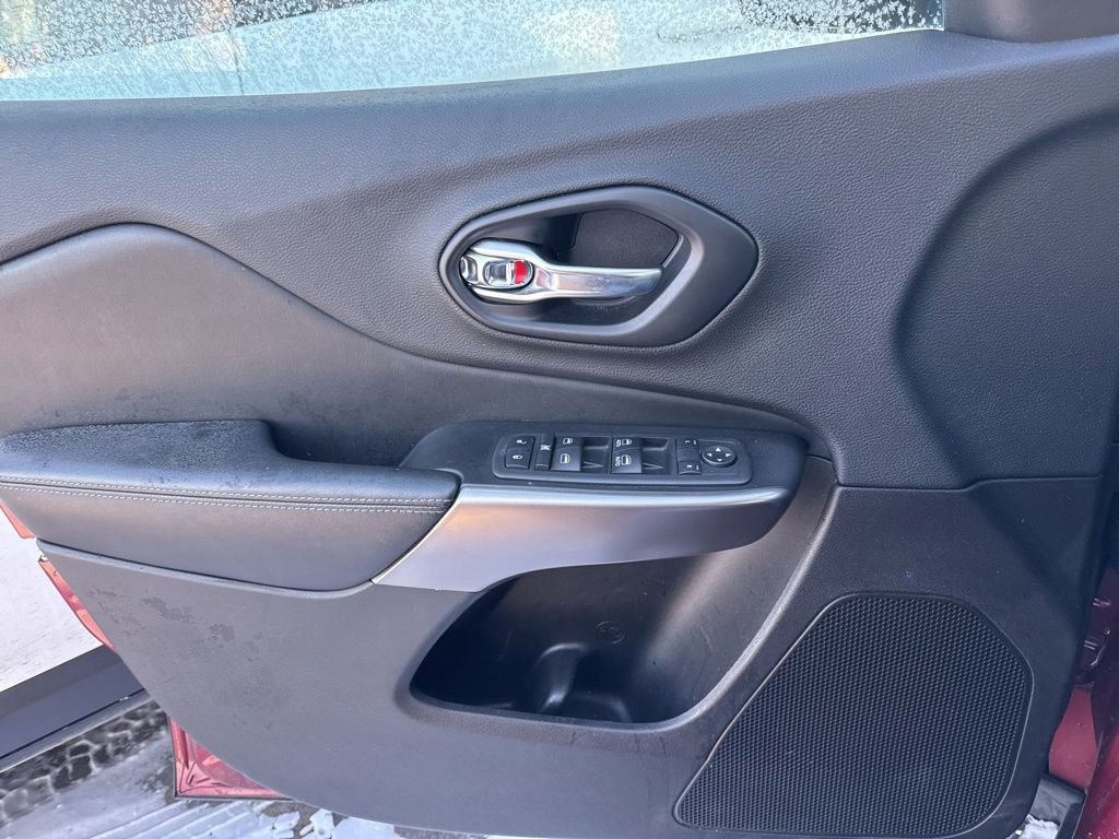 Used 2019 Jeep Cherokee Latitude Plus image 9