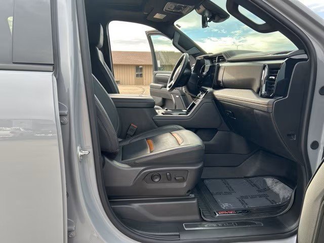 Used 2025 GMC Sierra 2500 AT4 w/ AT4 Premium Plus Package image 17