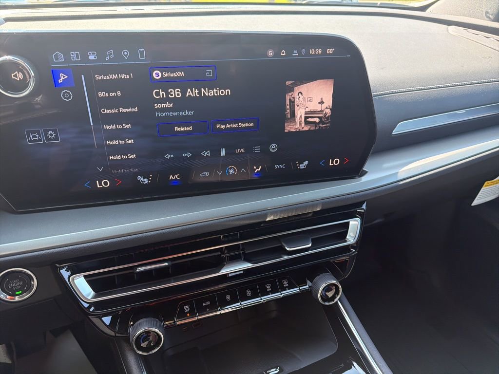 New 2026 Chevrolet Traverse LT w/ Driver Confidence Package AWD/4WD image 15