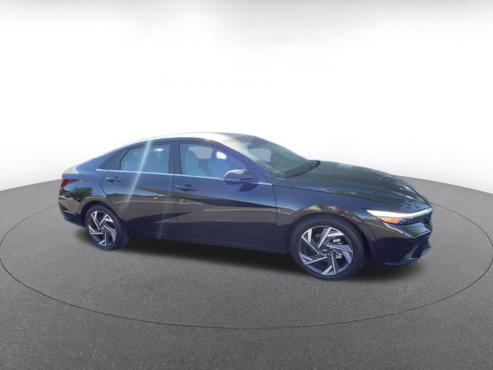 Used 2025 Hyundai Elantra Limited video 2