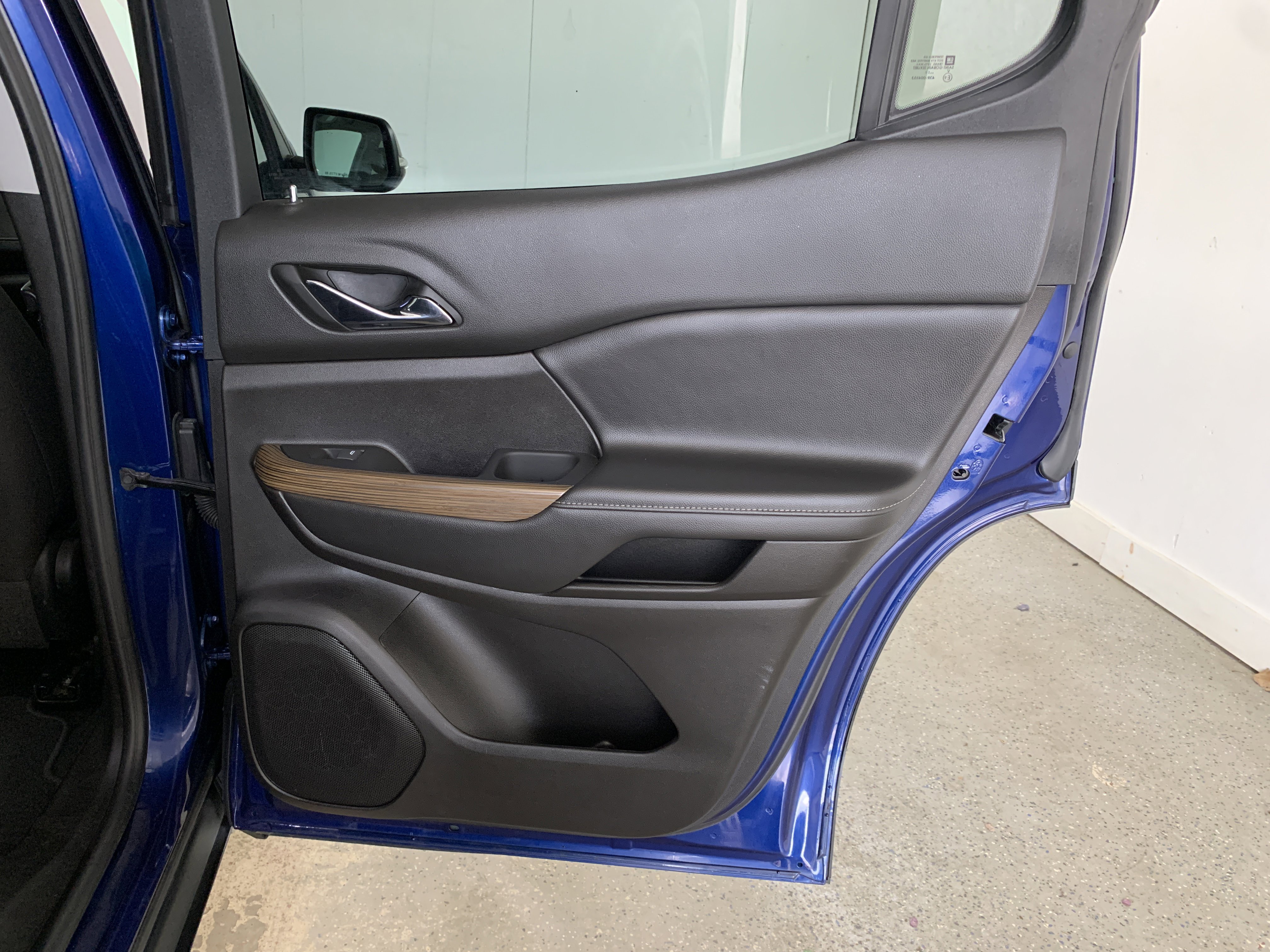 Used 2023 GMC Acadia SLE w/ Elevation Edition image 35