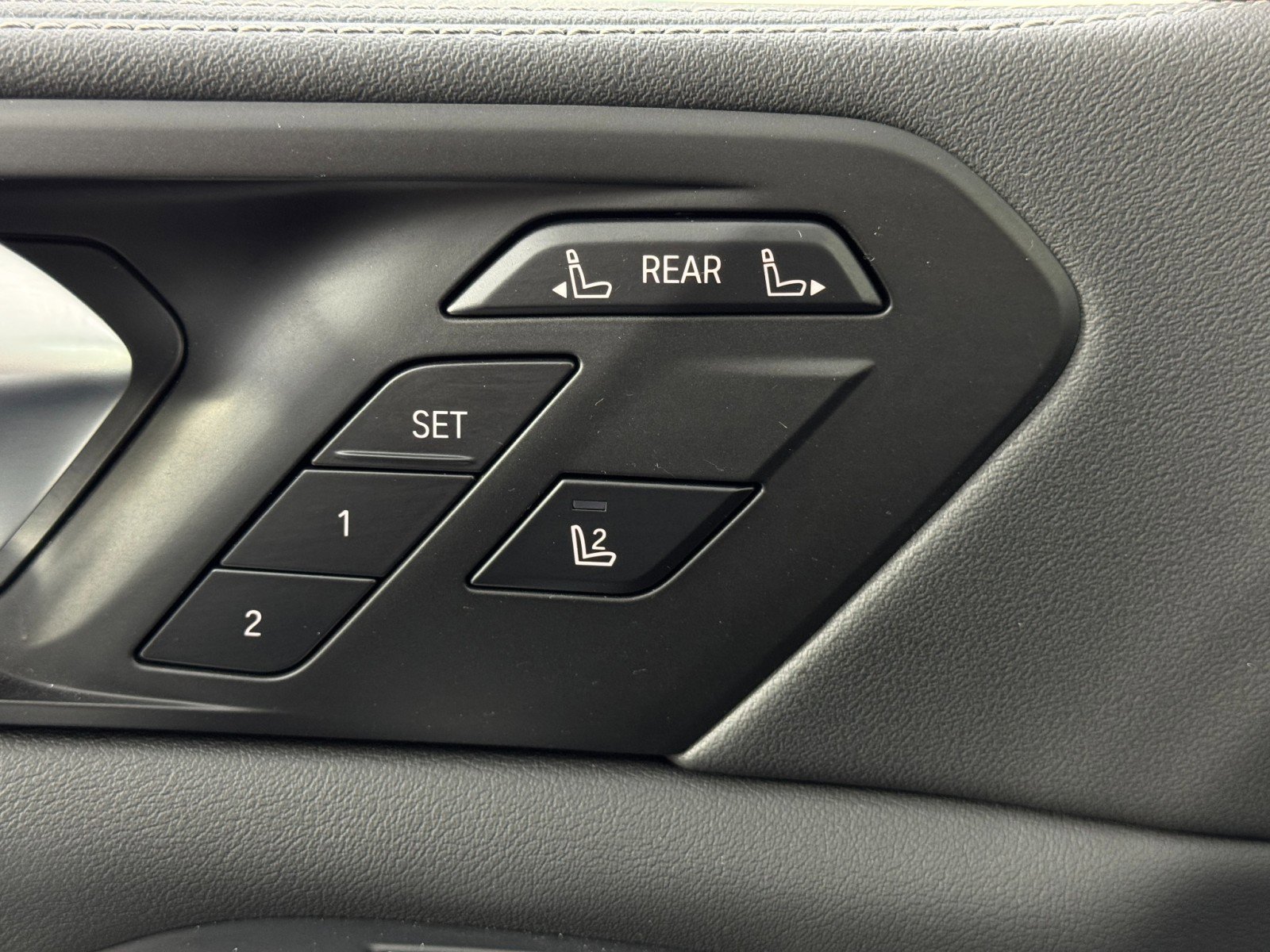 Used 2025 BMW X7 xDrive40i w/ Parking Assistance Package AWD/4WD image 18