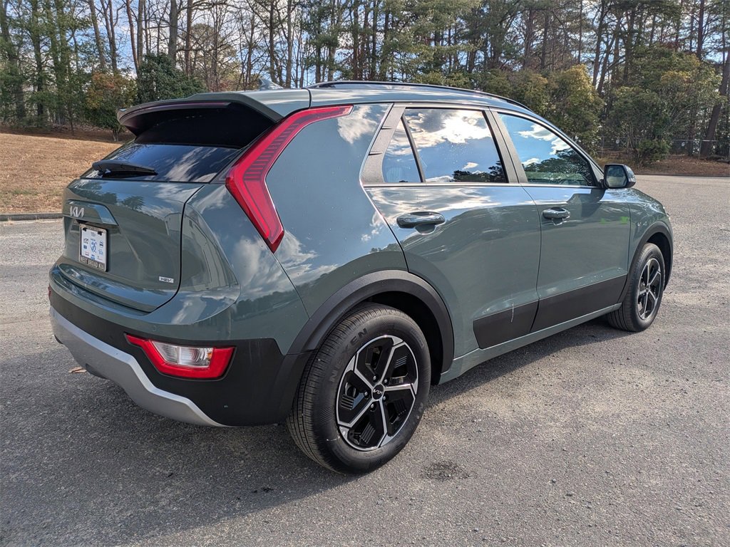 Used 2025 Kia Niro EX image 4