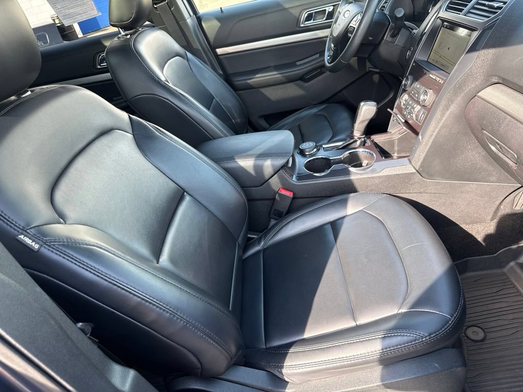 Used 2019 Ford Explorer XLT w/ Equipment Group 202A AWD/4WD image 36