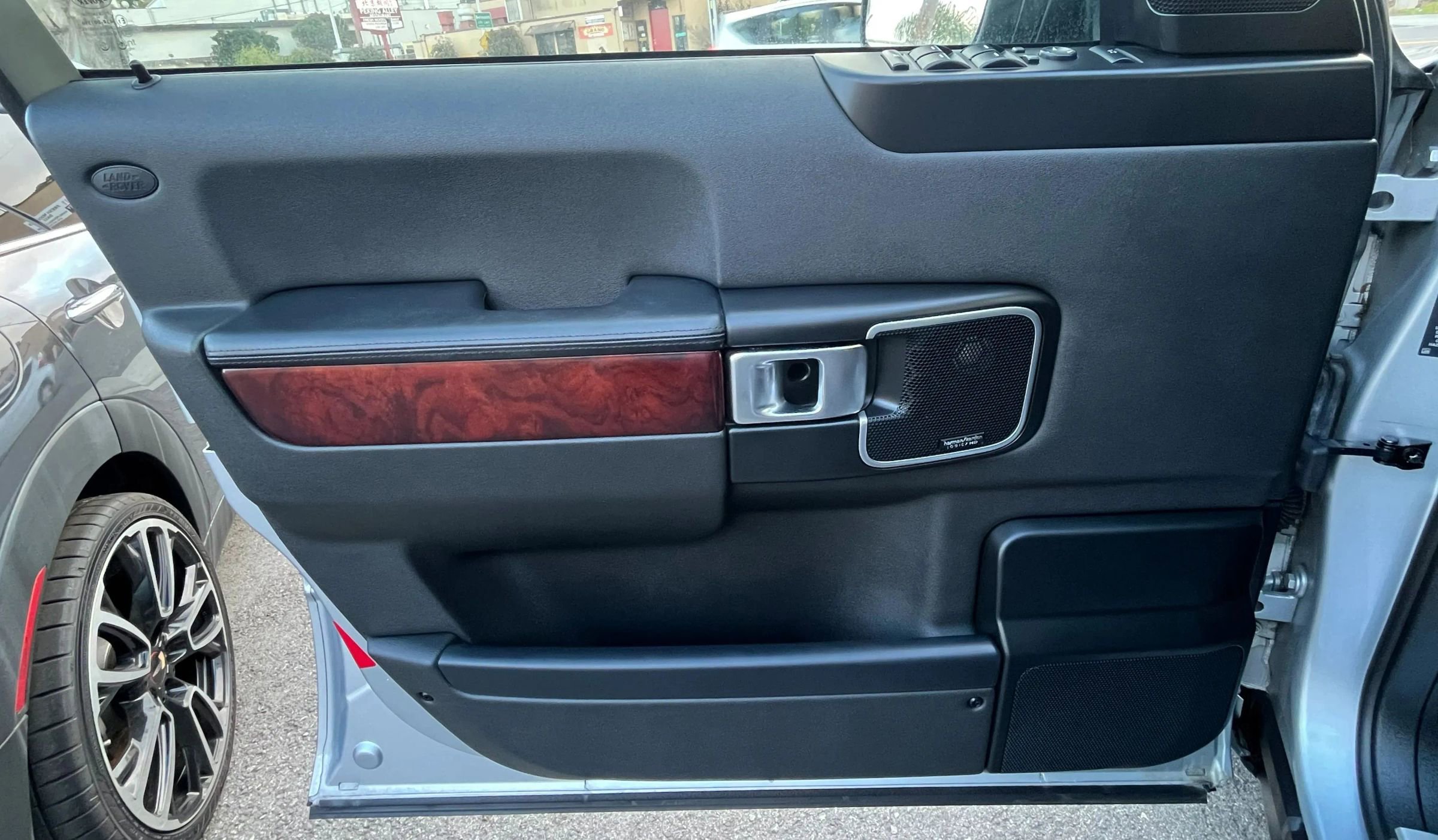 Used 2011 Land Rover Range Rover HSE AWD/4WD image 9